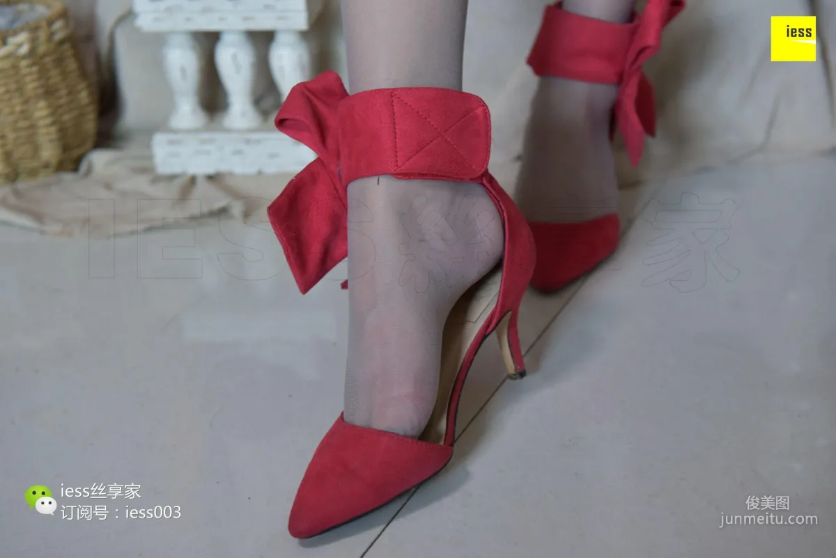 SiXiangJia 089 Qiuqiu, Playing with Ripped Gray Stockings [IESS] Photo Set photo 23