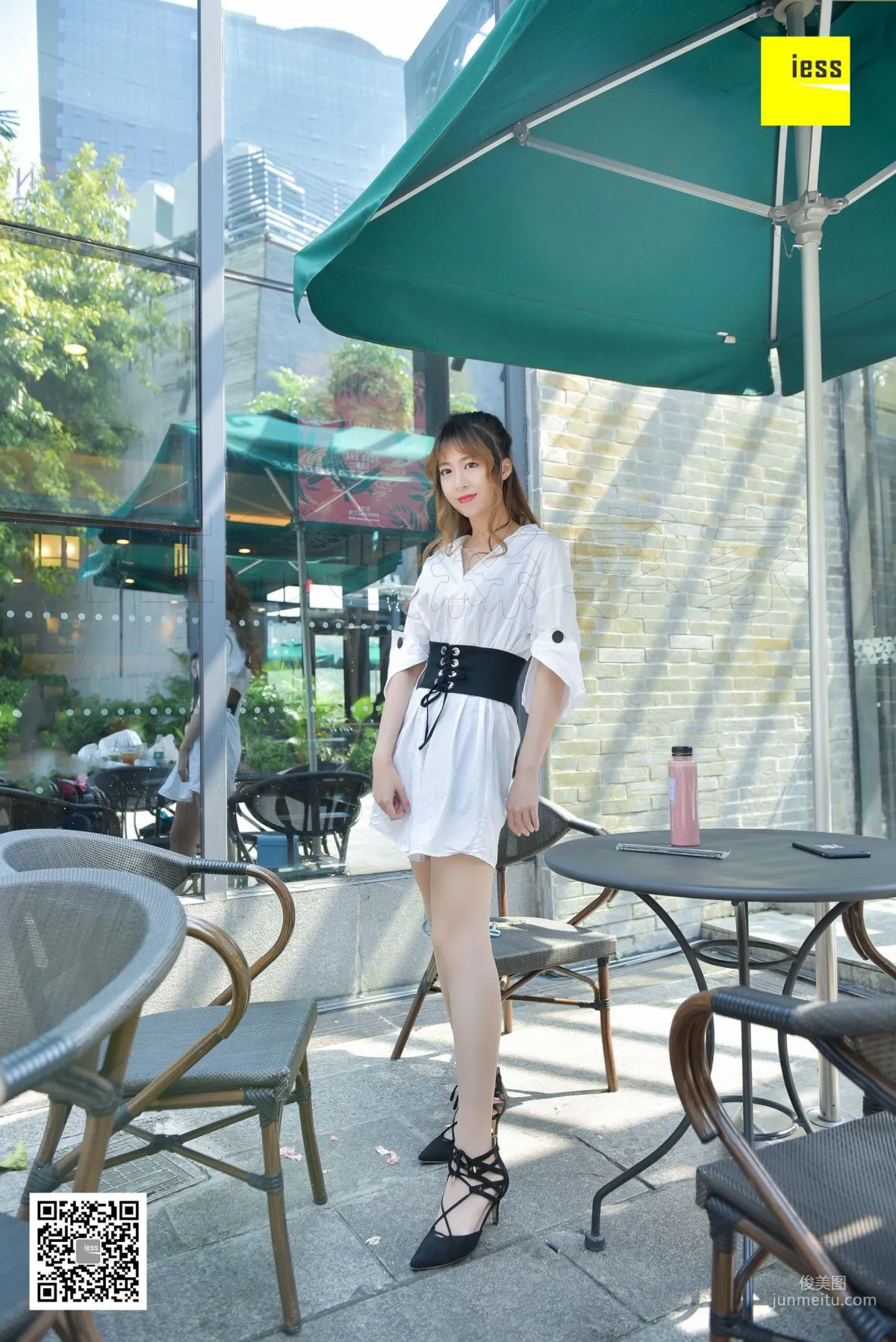 Si Xiang Jia 121 Zi Zi "Sunlight Shining on Flesh-Colored Stockings and High Heels" [IESS] Photo Set photo 3
