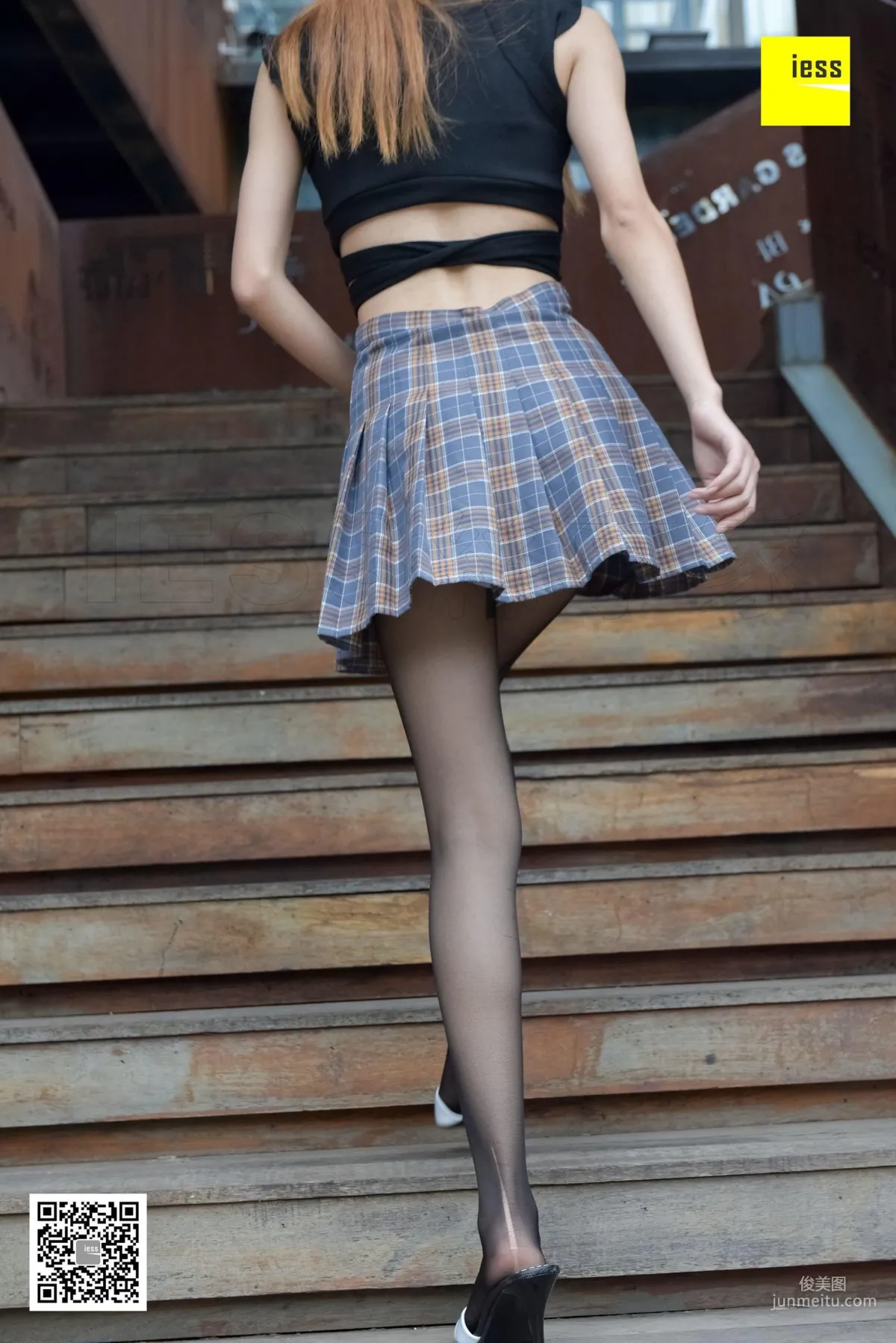 Si Xiang Jia 128 Jing Jing, Crop Top Short Skirt Black Stockings [IESS] Photo Set photo 98