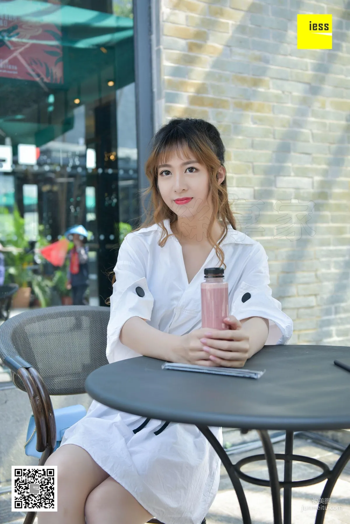 Si Xiang Jia 121 Zi Zi "Sunlight Shining on Flesh-Colored Stockings and High Heels" [IESS] Photo Set photo 2