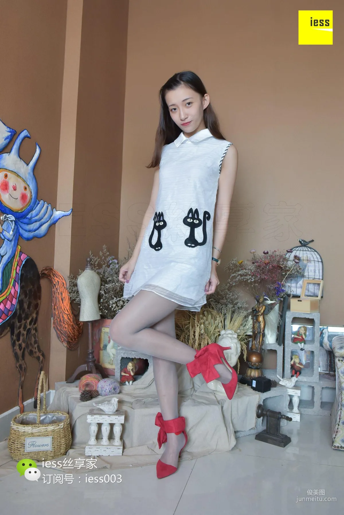 SiXiangJia 089 Qiuqiu, Playing with Ripped Gray Stockings [IESS] Photo Set photo 17