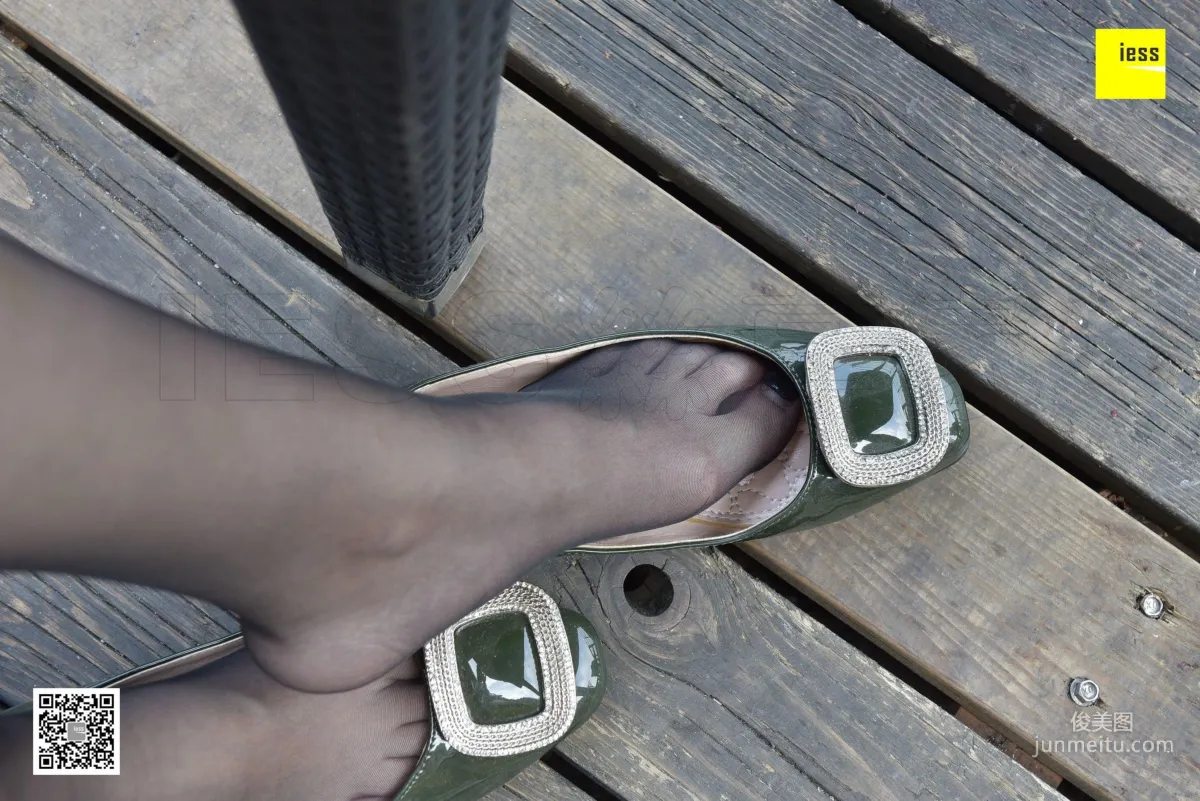 Si Xiang Jia 105 Zi Zi, Girl, You Should Still Wear Flat Shoes [IESS] Photo Set photo 32
