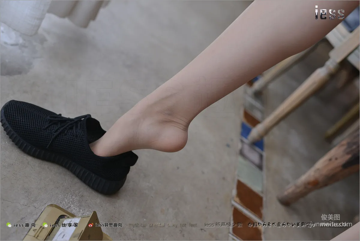 Silk Stockings Bento 155 Momo Maomao, Momo's Sneakers [IESS] Photo Set photo 97