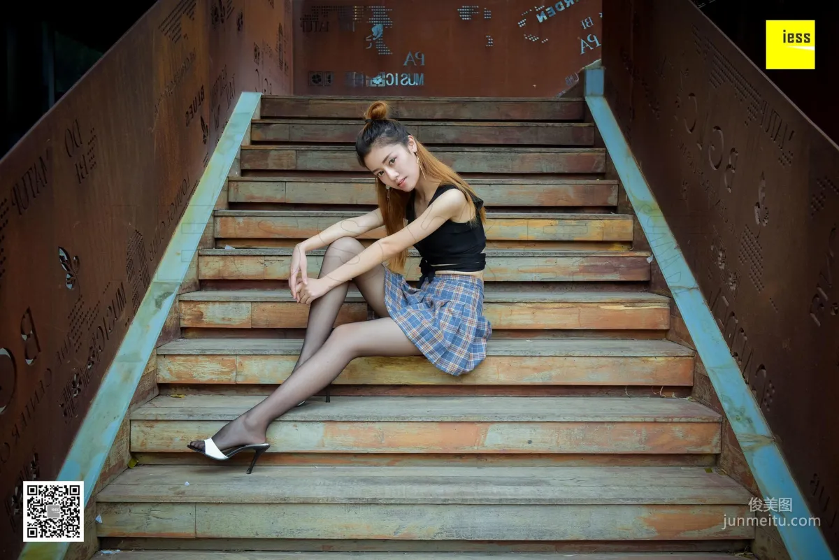 Si Xiang Jia 128 Jing Jing, Crop Top Short Skirt Black Stockings [IESS] Photo Set photo 2