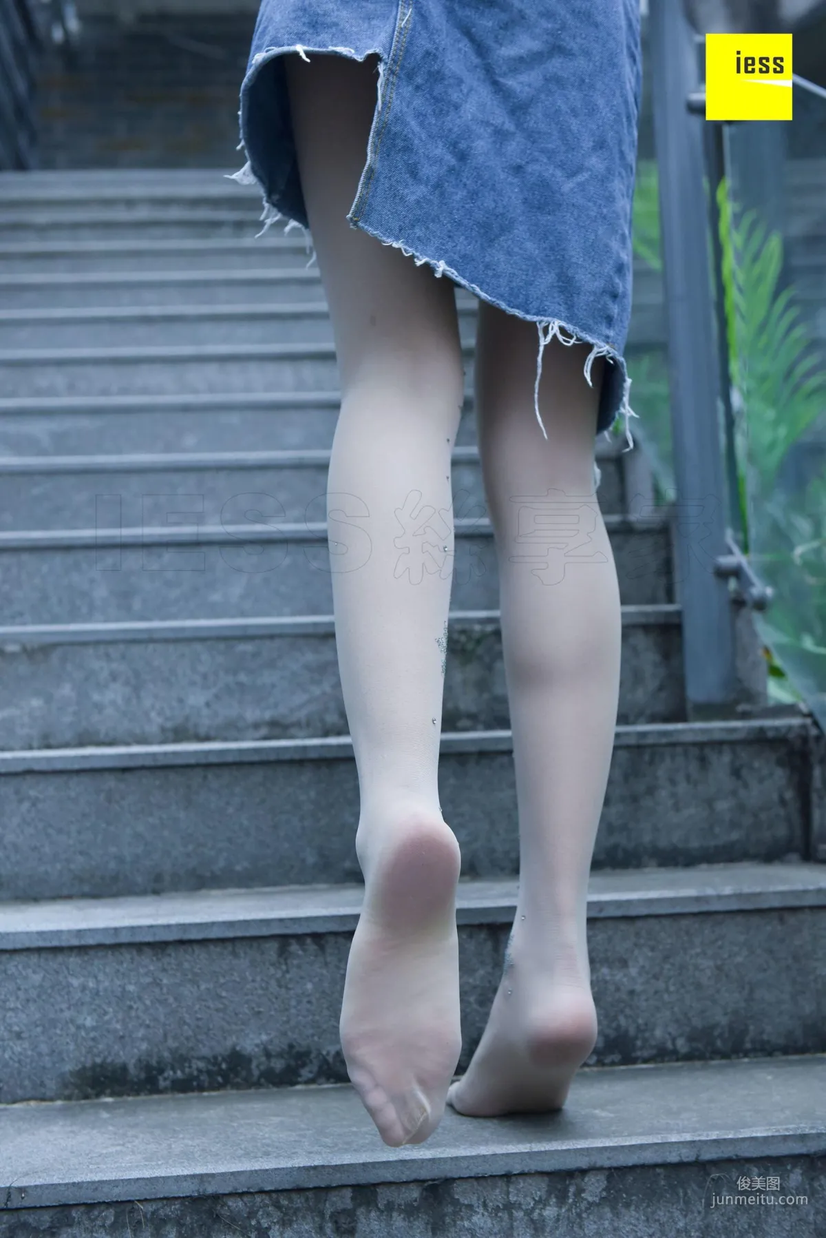 Si Xiang Jia 107 Jing Jing, Crystal White Stockings [IESS] Photo Set photo 87