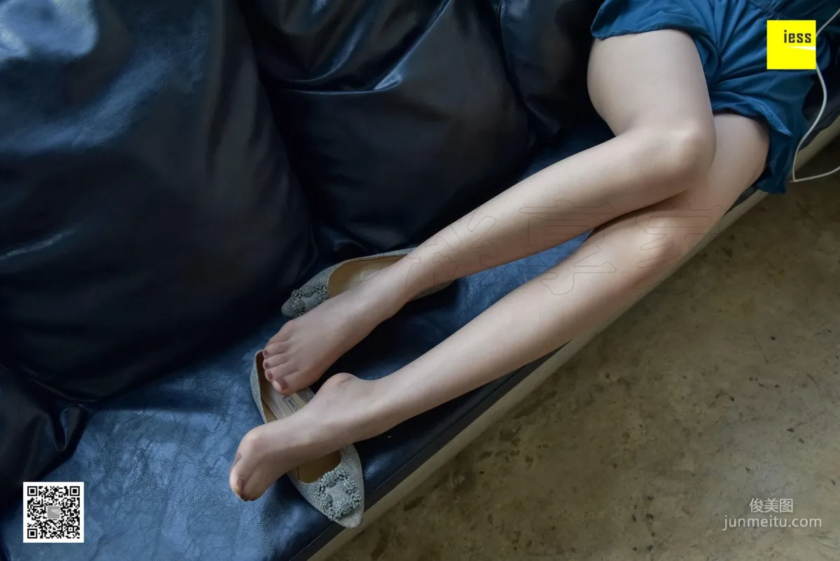 Si Xiang Jia 111 Qi Qi, Long Legs, Coffee Silk and Flat Shoes [IESS] Photo Set photo 72