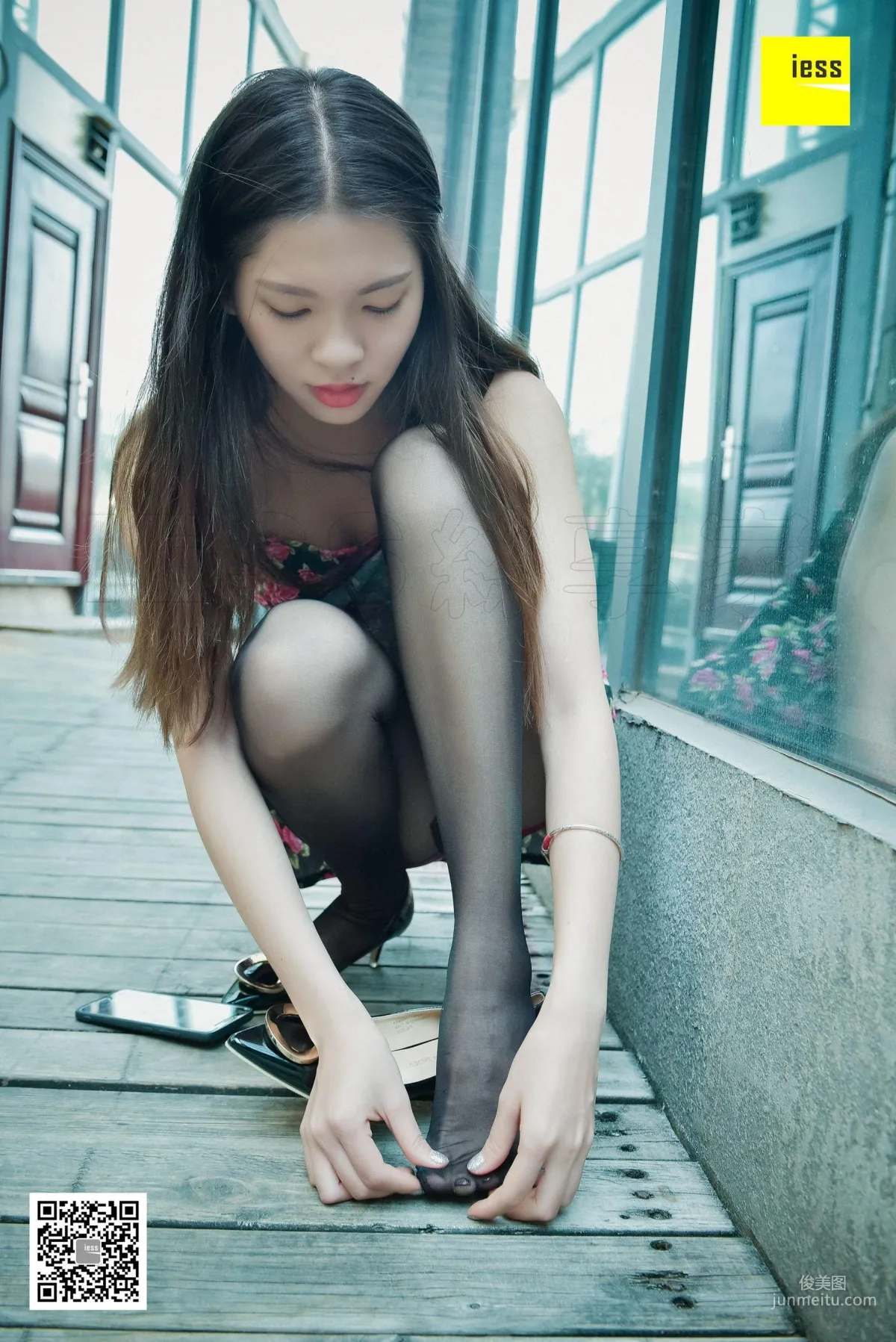 Si Xiang Jia 125 Qi Qi, Little Floral Print and Black Stockings [IESS] Photo Set photo 8