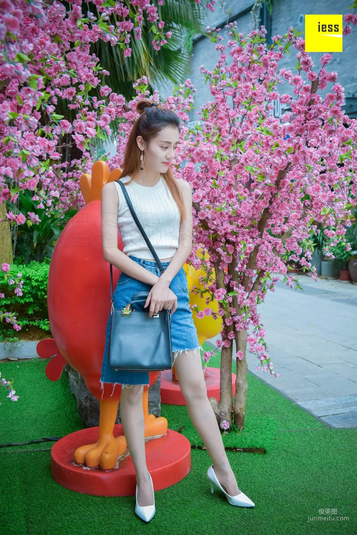 Si Xiang Jia 107 Jing Jing, Crystal White Stockings [IESS] Photo Set photo 16