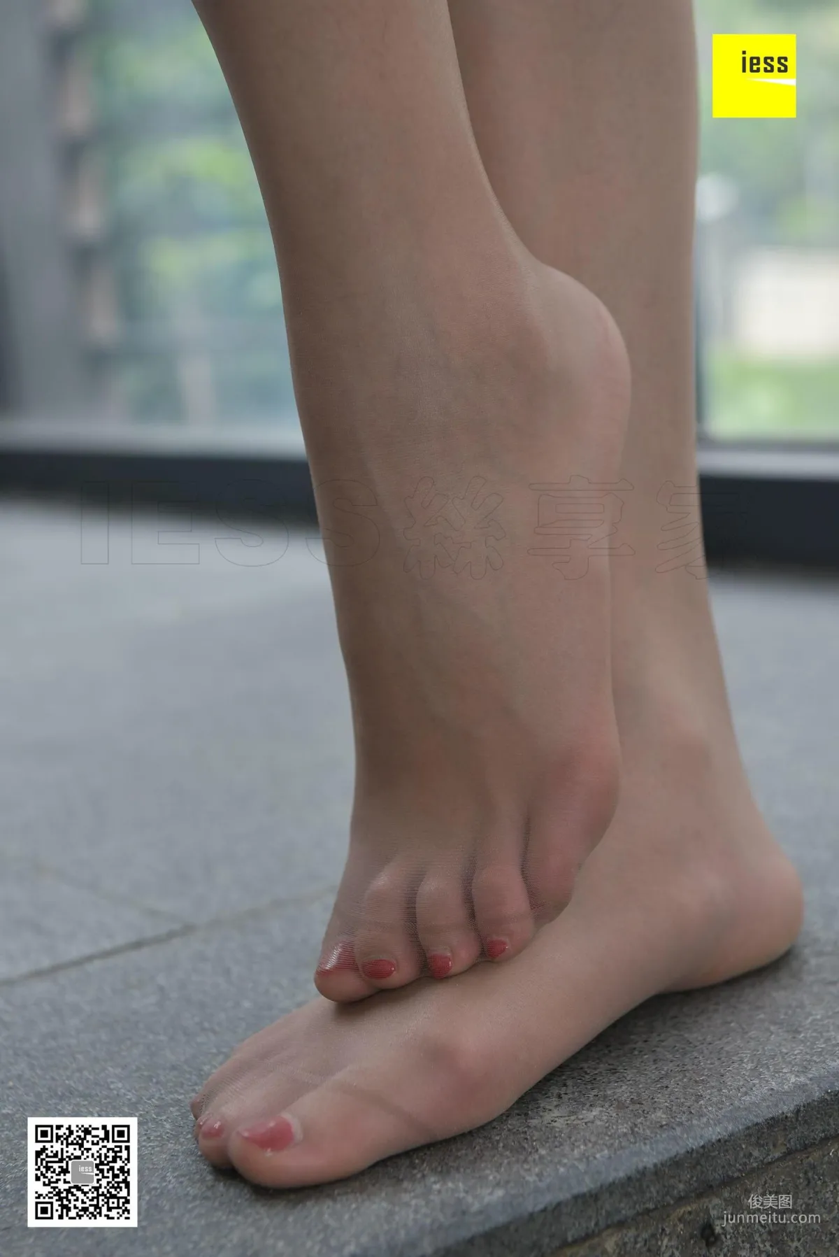 Silk Enjoyer 118 Qi Qi《Nothing Is Sexier Than Brown Stockings II》[IESS] Photo Set photo 37