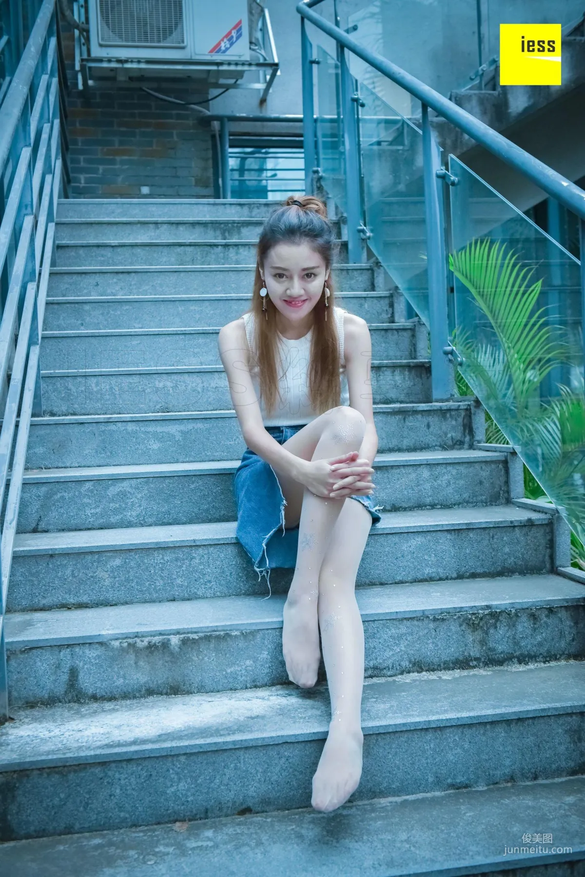 Si Xiang Jia 107 Jing Jing, Crystal White Stockings [IESS] Photo Set photo 98