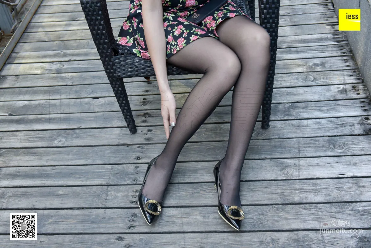 Si Xiang Jia 125 Qi Qi, Little Floral Print and Black Stockings [IESS] Photo Set photo 29