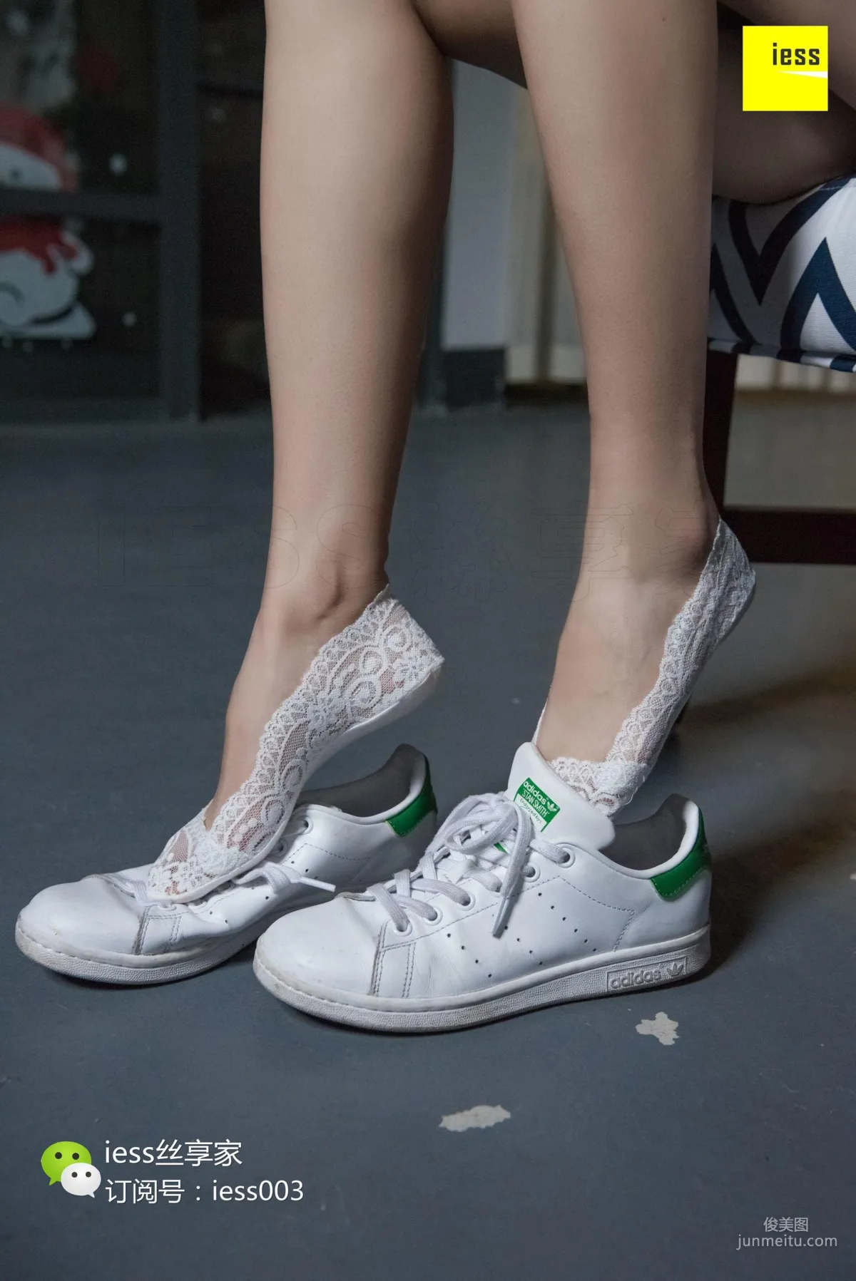 SiXiangJia 101 Jing Jing, Snow-White Ankle Socks and Beautiful Feet [IESS] Photo Set photo 14