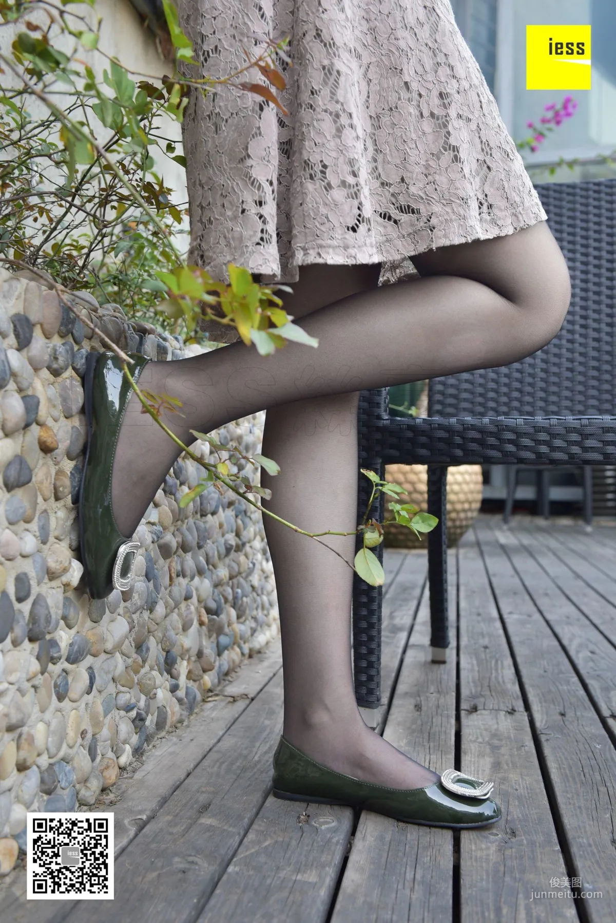 Si Xiang Jia 105 Zi Zi, Girl, You Should Still Wear Flat Shoes [IESS] Photo Set photo 84