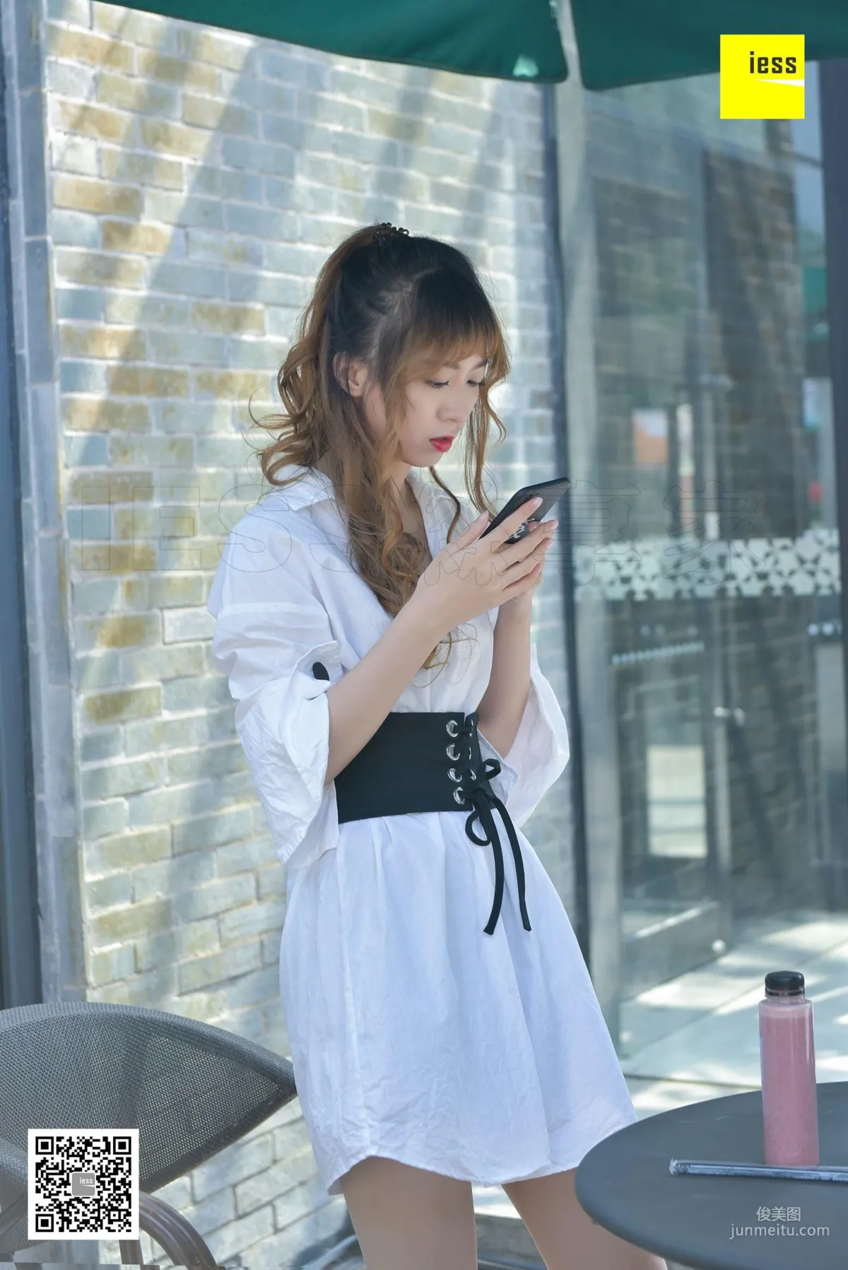 Si Xiang Jia 121 Zi Zi "Sunlight Shining on Flesh-Colored Stockings and High Heels" [IESS] Photo Set photo 1