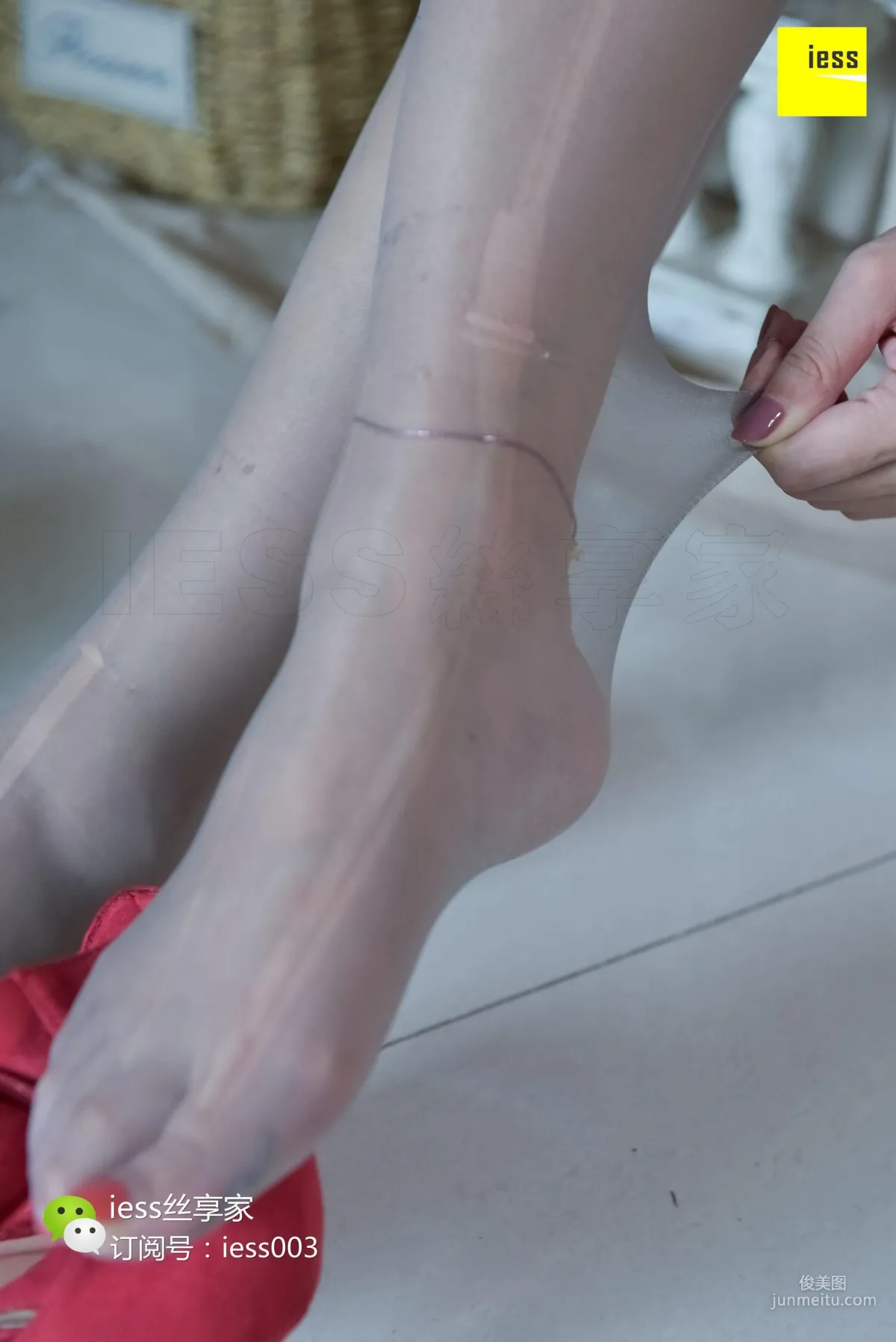 SiXiangJia 089 Qiuqiu, Playing with Ripped Gray Stockings [IESS] Photo Set photo 7