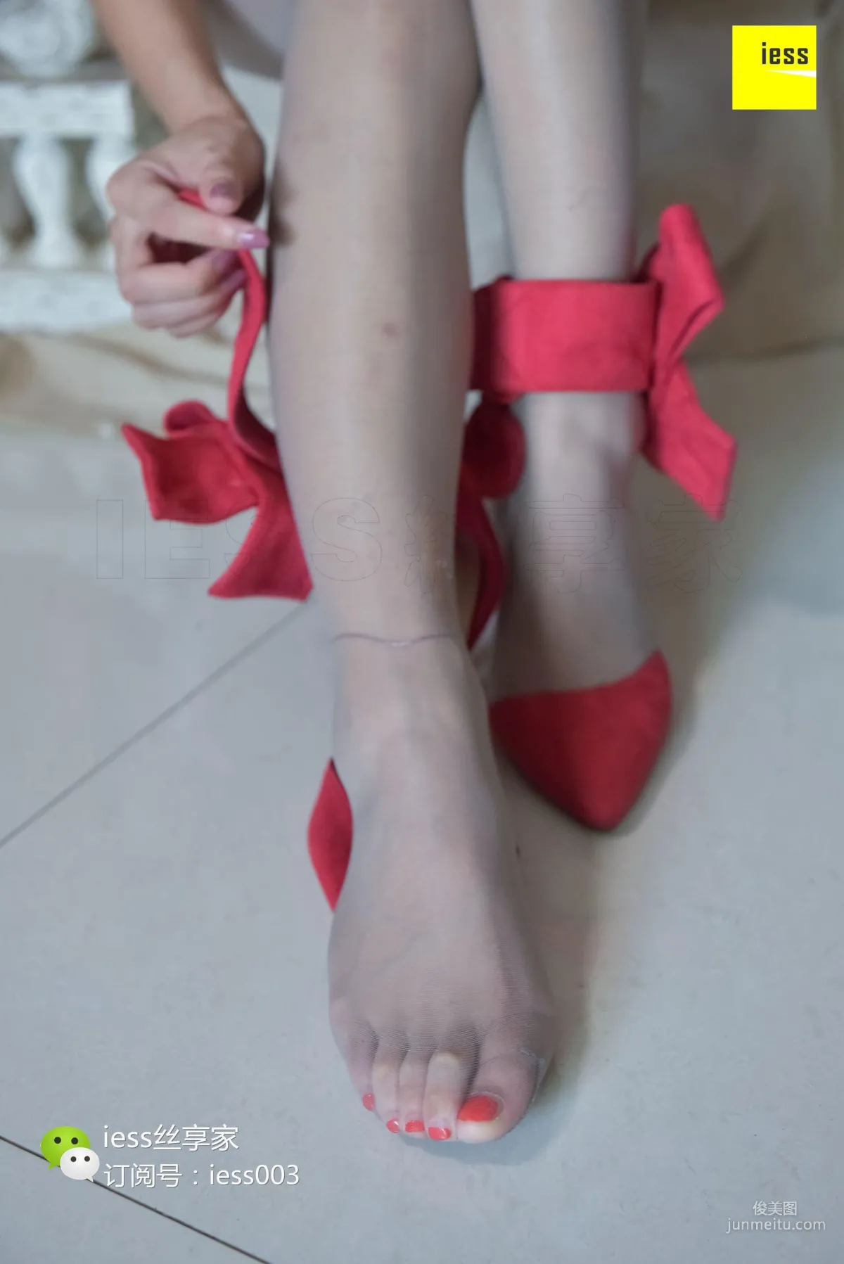 SiXiangJia 089 Qiuqiu, Playing with Ripped Gray Stockings [IESS] Photo Set photo 44