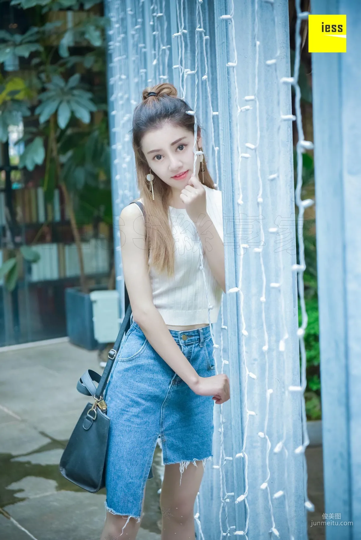 Si Xiang Jia 107 Jing Jing, Crystal White Stockings [IESS] Photo Set photo 25