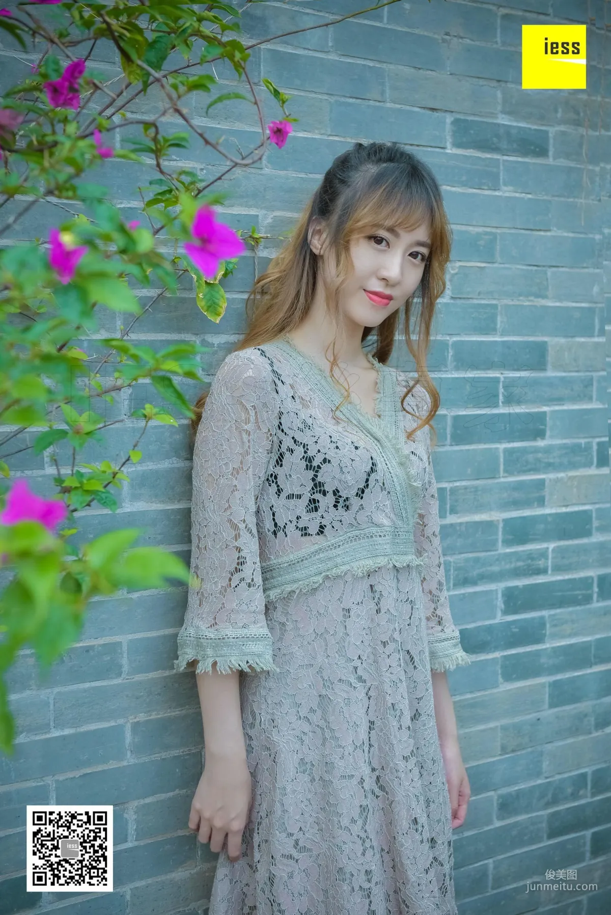 Si Xiang Jia 105 Zi Zi, Girl, You Should Still Wear Flat Shoes [IESS] Photo Set photo 10