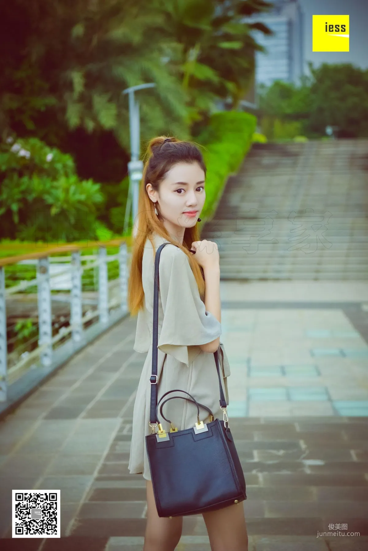 Si Xiang Jia 123 Jing Jing Gray Stockings Under the Flash [IESS] Photo Set photo 73
