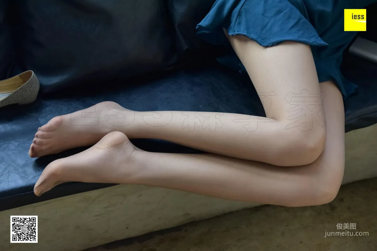 Si Xiang Jia 111 Qi Qi, Long Legs, Coffee Silk and Flat Shoes [IESS] Photo Set photo 75