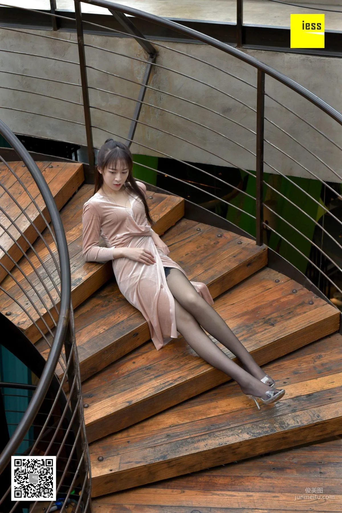 Silk Enjoyer 133 Zi Zi "Black Stockings Beauty in the Corridor" [IESS] Photo Set photo 4