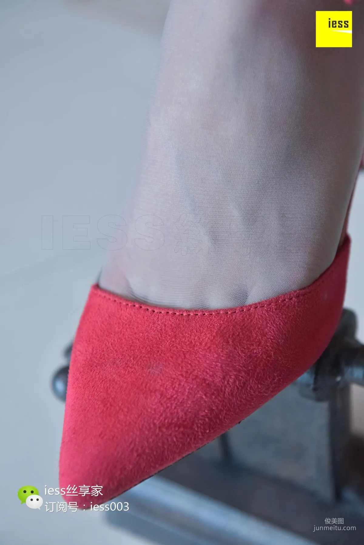 SiXiangJia 089 Qiuqiu, Playing with Ripped Gray Stockings [IESS] Photo Set photo 55