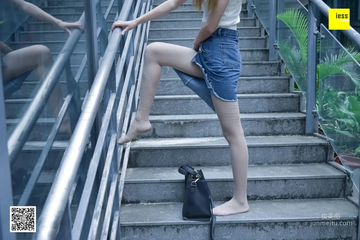 Si Xiang Jia 107 Jing Jing, Crystal White Stockings [IESS] Photo Set photo 91