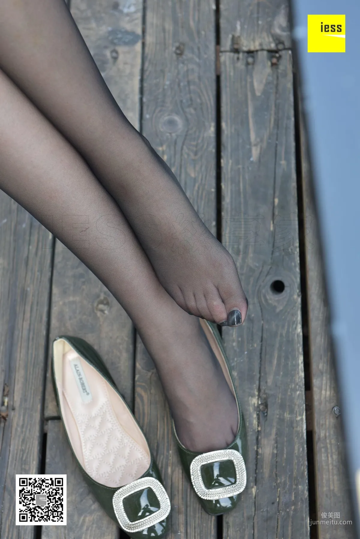 Si Xiang Jia 105 Zi Zi, Girl, You Should Still Wear Flat Shoes [IESS] Photo Set photo 55