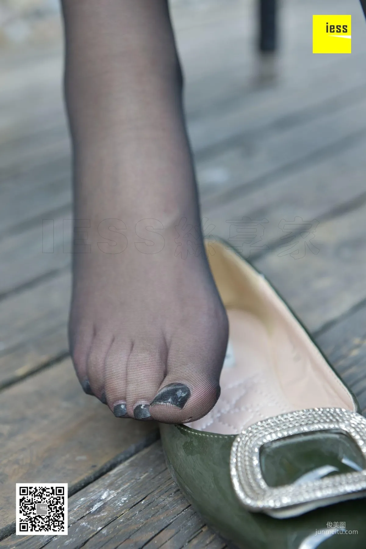 Si Xiang Jia 105 Zi Zi, Girl, You Should Still Wear Flat Shoes [IESS] Photo Set photo 39