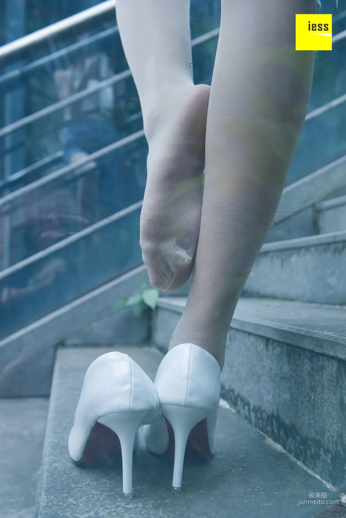 Si Xiang Jia 107 Jing Jing, Crystal White Stockings [IESS] Photo Set photo 43