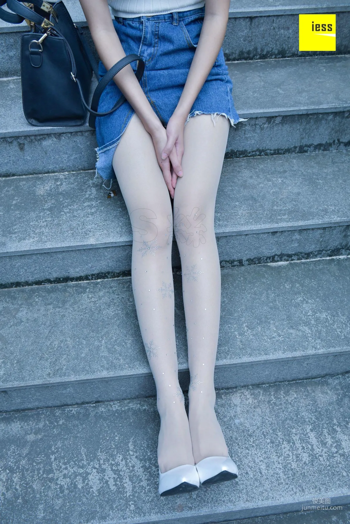 Si Xiang Jia 107 Jing Jing, Crystal White Stockings [IESS] Photo Set photo 70