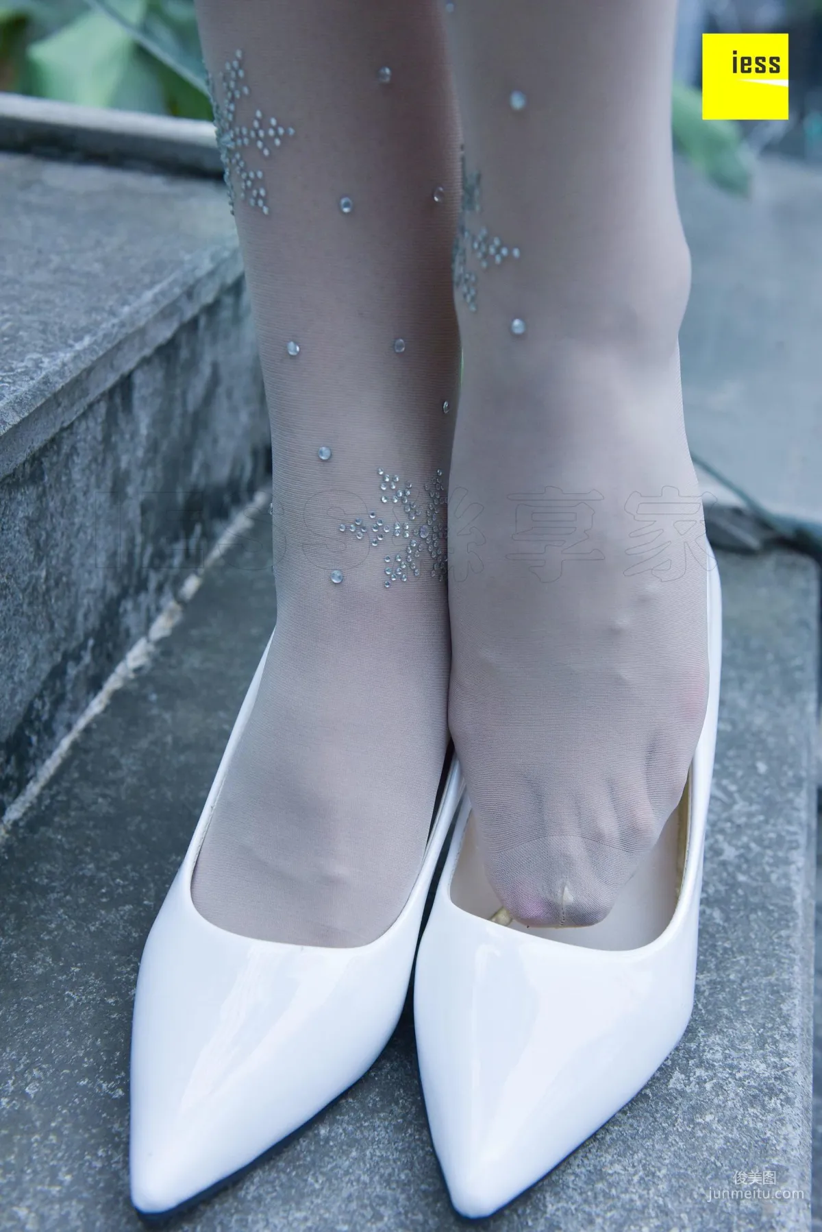 Si Xiang Jia 107 Jing Jing, Crystal White Stockings [IESS] Photo Set photo 37