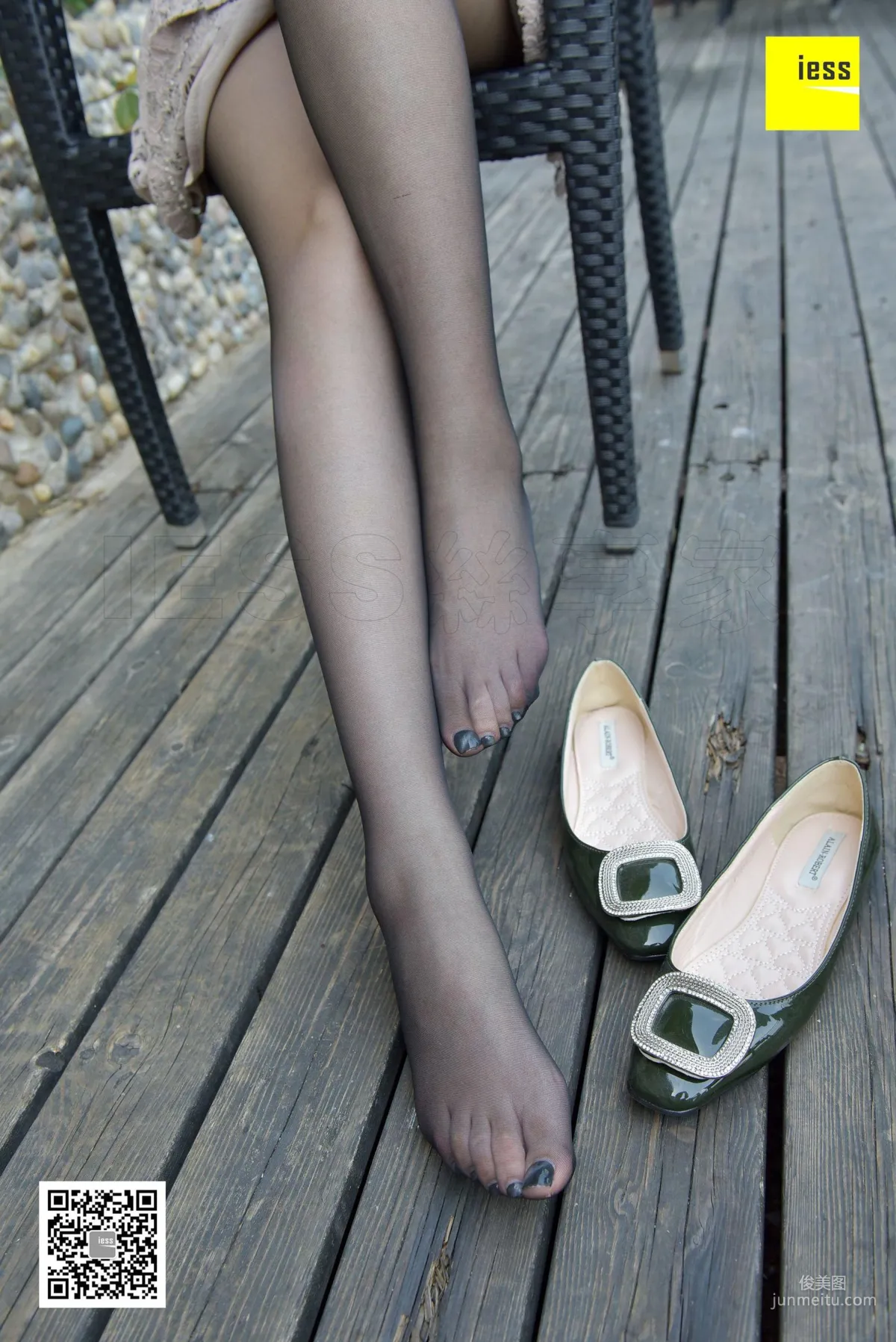 Si Xiang Jia 105 Zi Zi, Girl, You Should Still Wear Flat Shoes [IESS] Photo Set photo 99
