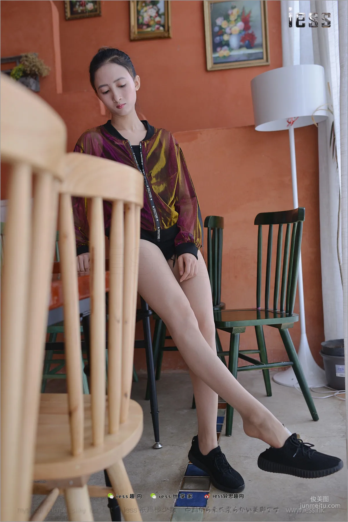 Silk Stockings Bento 155 Momo Maomao, Momo's Sneakers [IESS] Photo Set photo 38