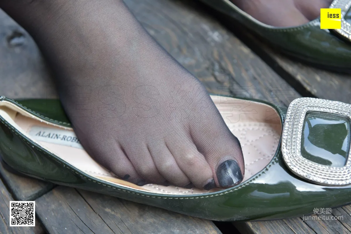 Si Xiang Jia 105 Zi Zi, Girl, You Should Still Wear Flat Shoes [IESS] Photo Set photo 71