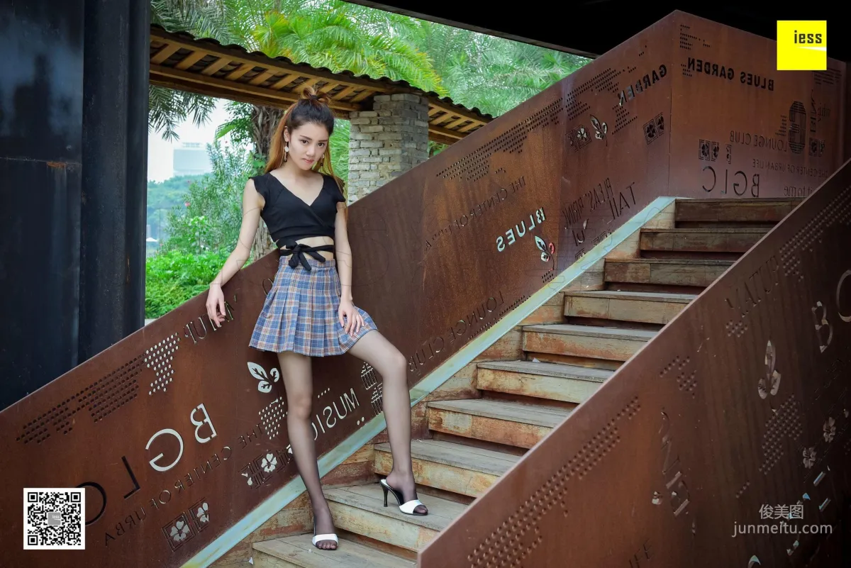 Si Xiang Jia 128 Jing Jing, Crop Top Short Skirt Black Stockings [IESS] Photo Set photo 4