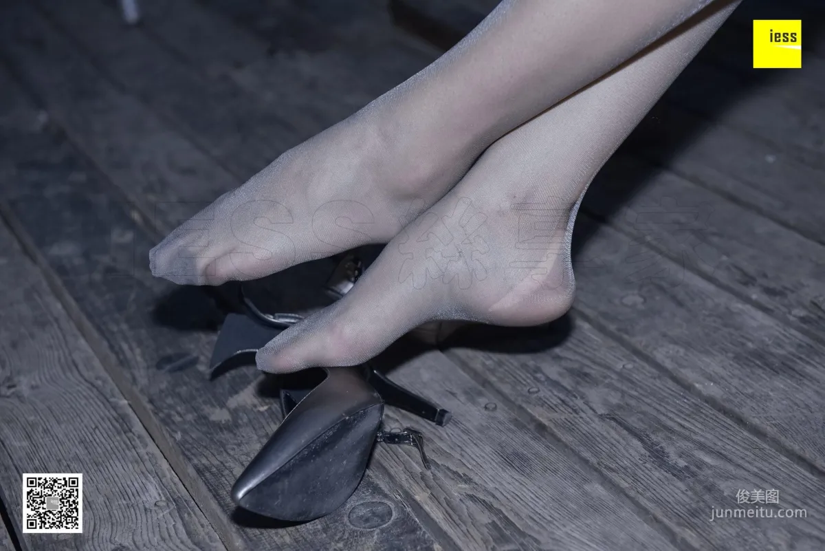 Si Xiang Jia 123 Jing Jing Gray Stockings Under the Flash [IESS] Photo Set photo 28