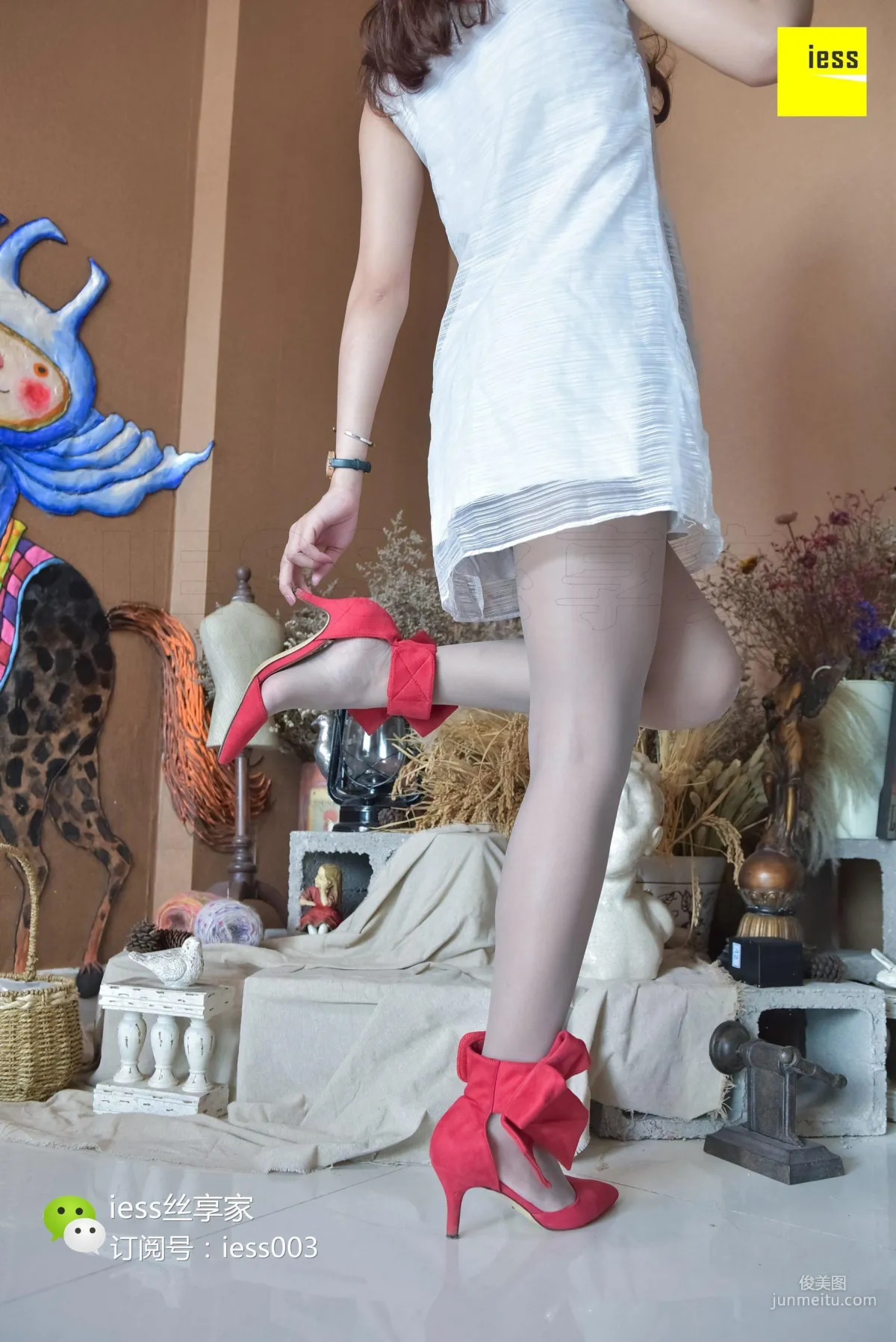 SiXiangJia 089 Qiuqiu, Playing with Ripped Gray Stockings [IESS] Photo Set photo 46