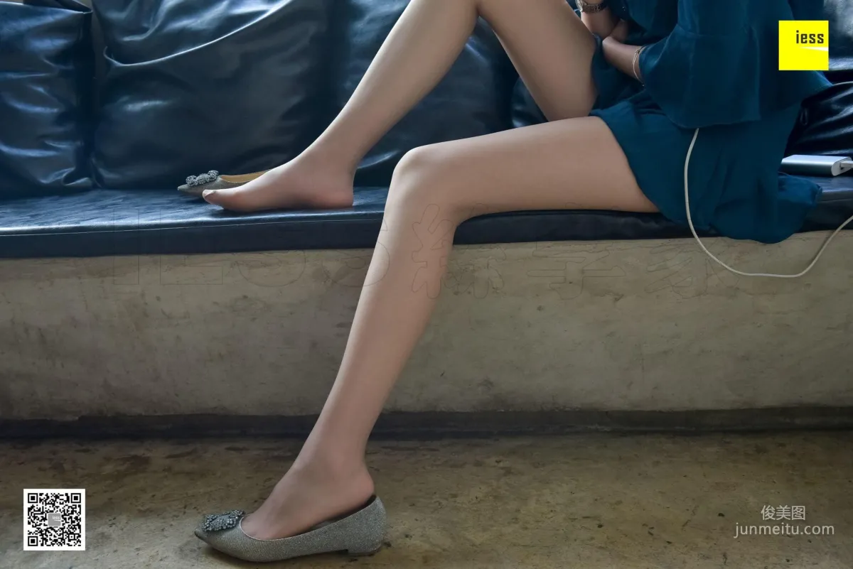 Si Xiang Jia 111 Qi Qi, Long Legs, Coffee Silk and Flat Shoes [IESS] Photo Set photo 56