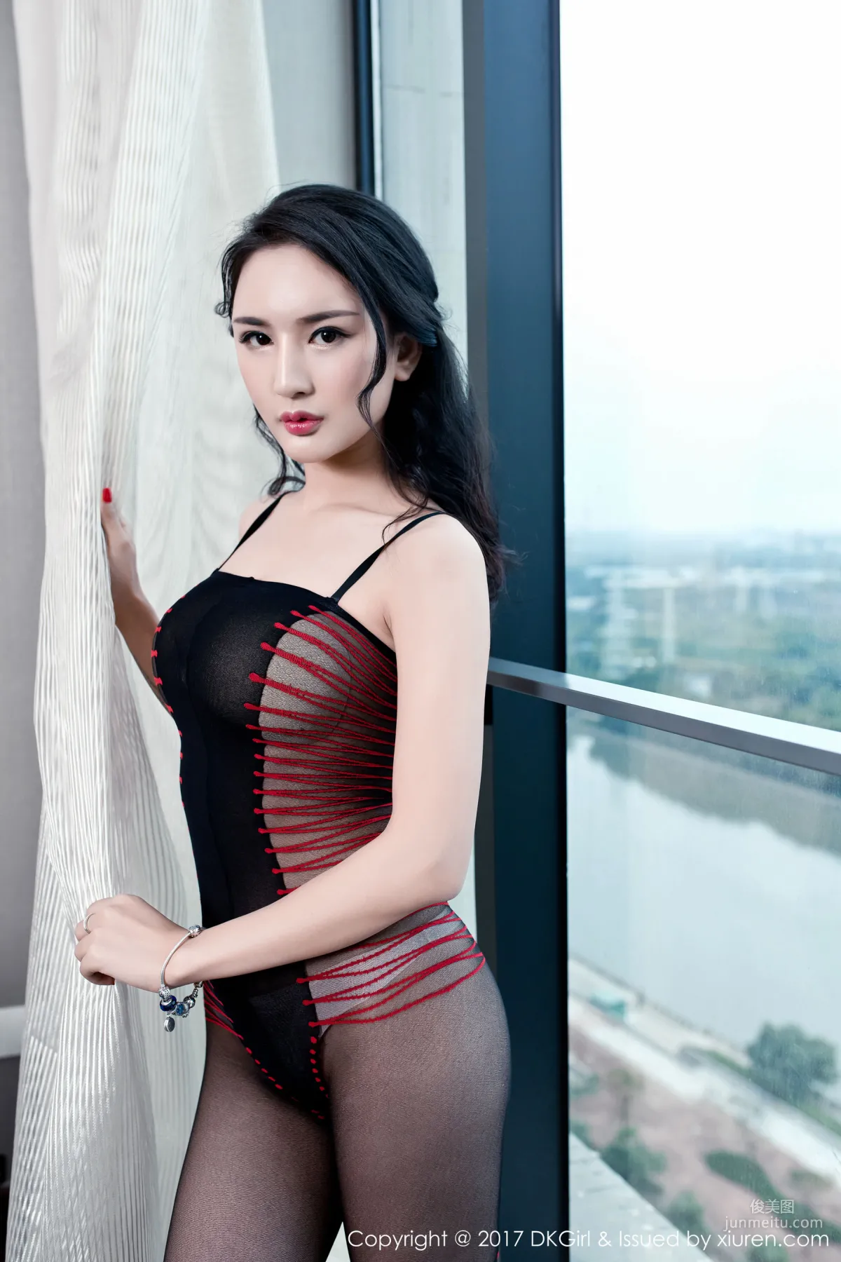 Mei Ge, Vacuum Presentation Beautiful Breasts and Curves Temptation [DKGirl] VOL.047 Photo Set photo 8