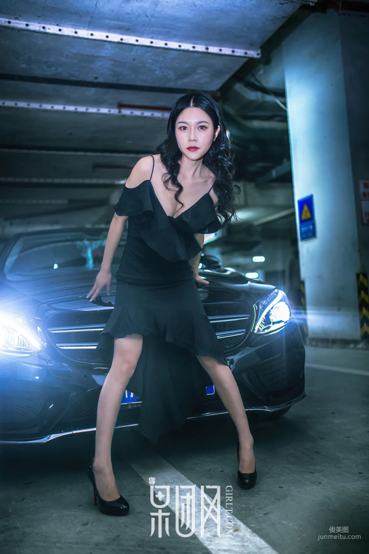 Wei Wei, Beauty vs Luxury Car, Which Do You Choose! [Girlt] No.107 Photo Set photo 20