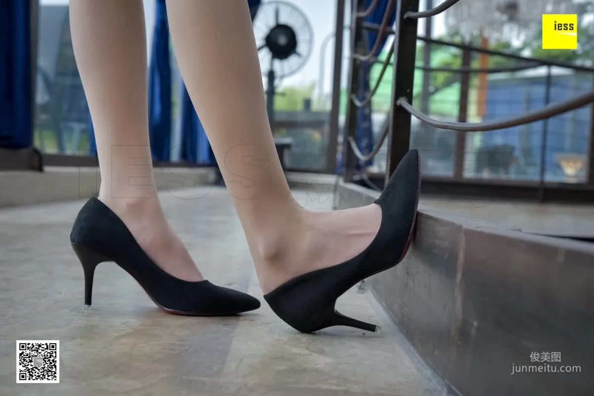Si Xiang Jia 142 Yong Ying, Soft Girl Nude Stockings Slim Legs [IESS] Photo Set photo 32