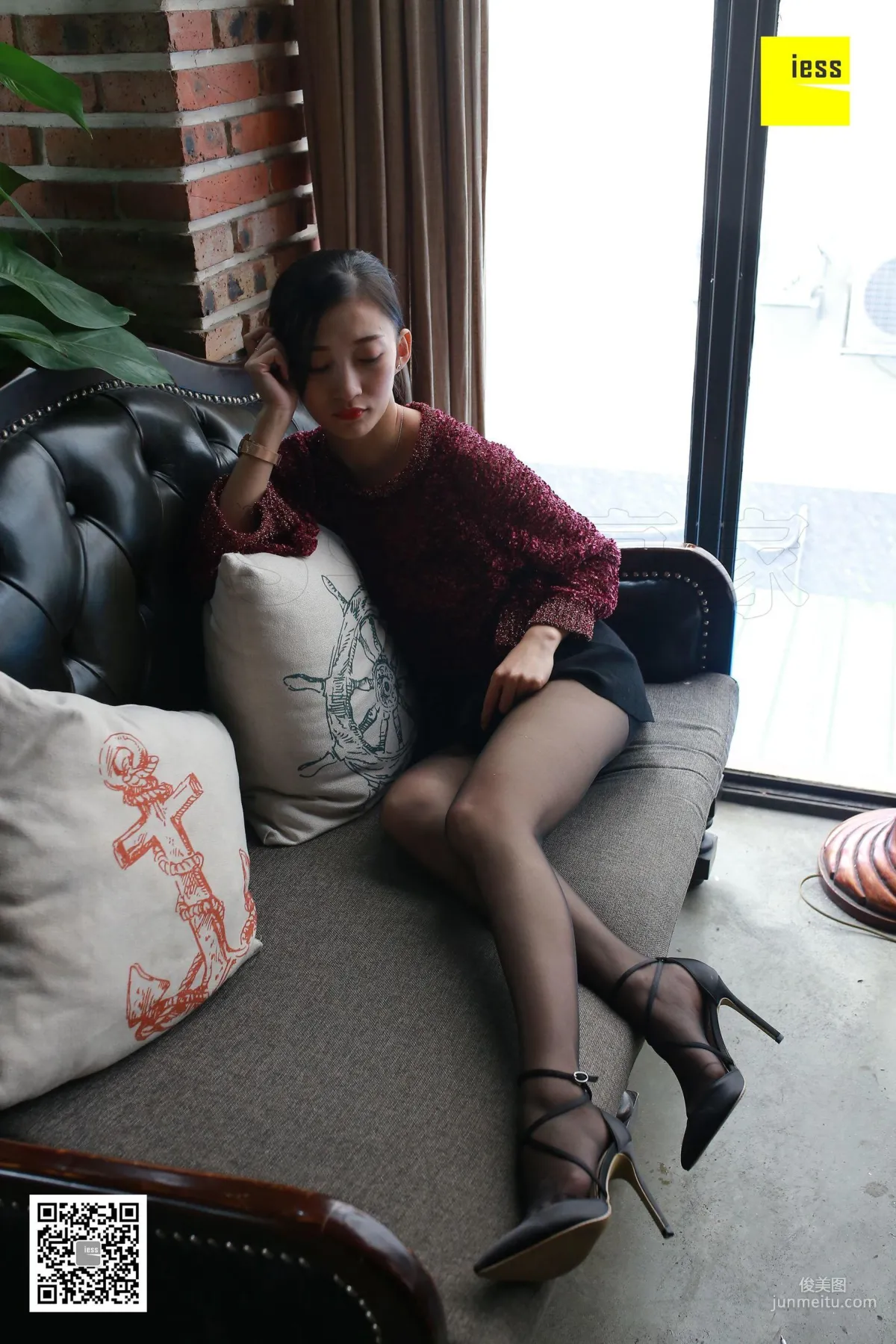 Si Xiang Jia 148 Qiuqiu, The Delectable Black Stockings [IESS] Photo Set photo 4