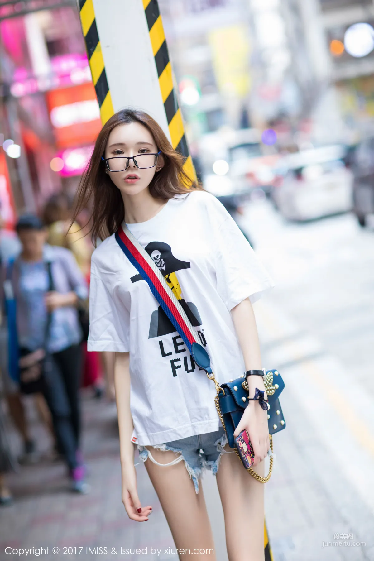 Meng Qiqi Irene, Black Stockings Beautiful Legs + Street Snap OL Cute Soft Girl [IMISS] VOL.199 Photo Set photo 45