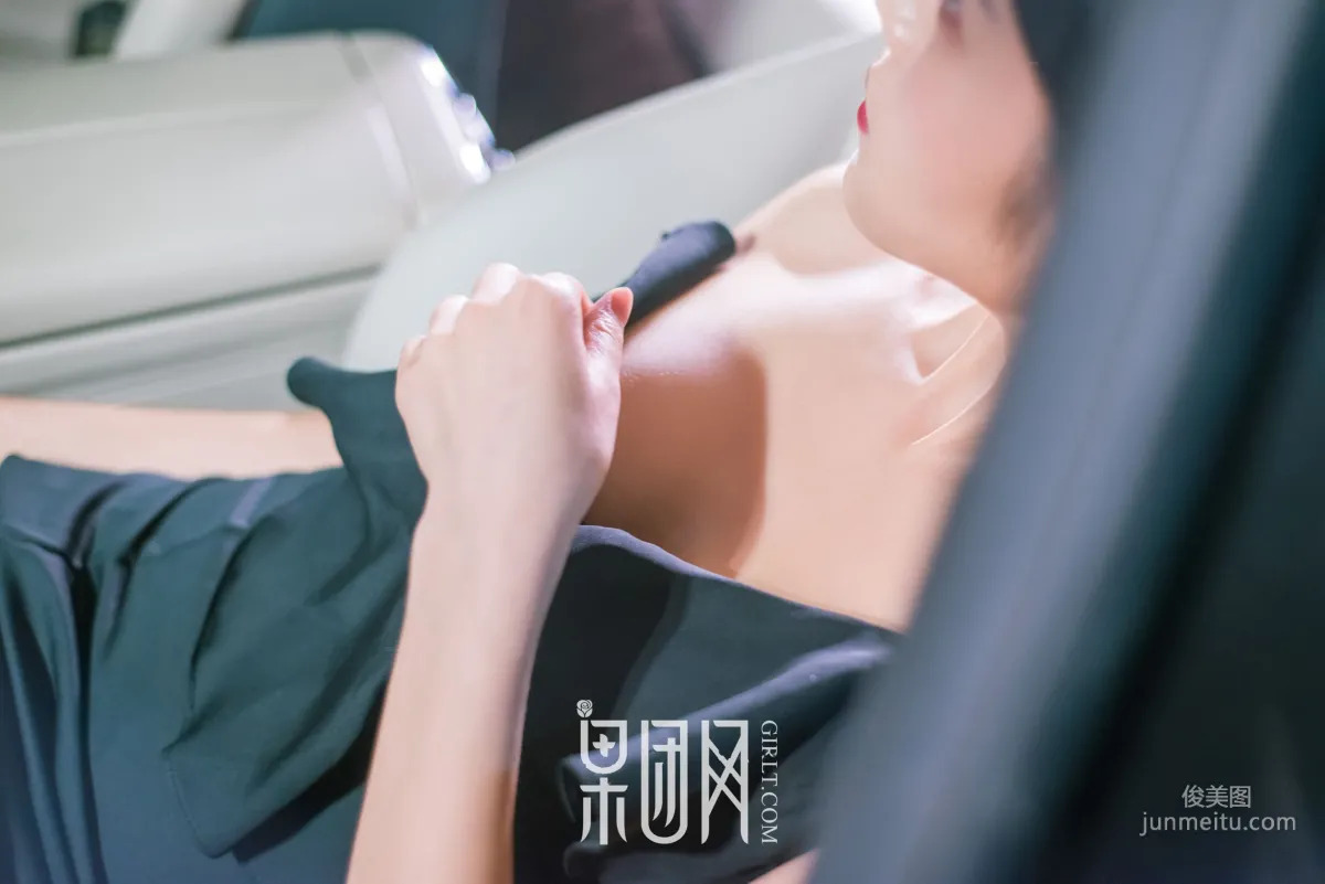 Wei Wei, Beauty vs Luxury Car, Which Do You Choose! [Girlt] No.107 Photo Set photo 34