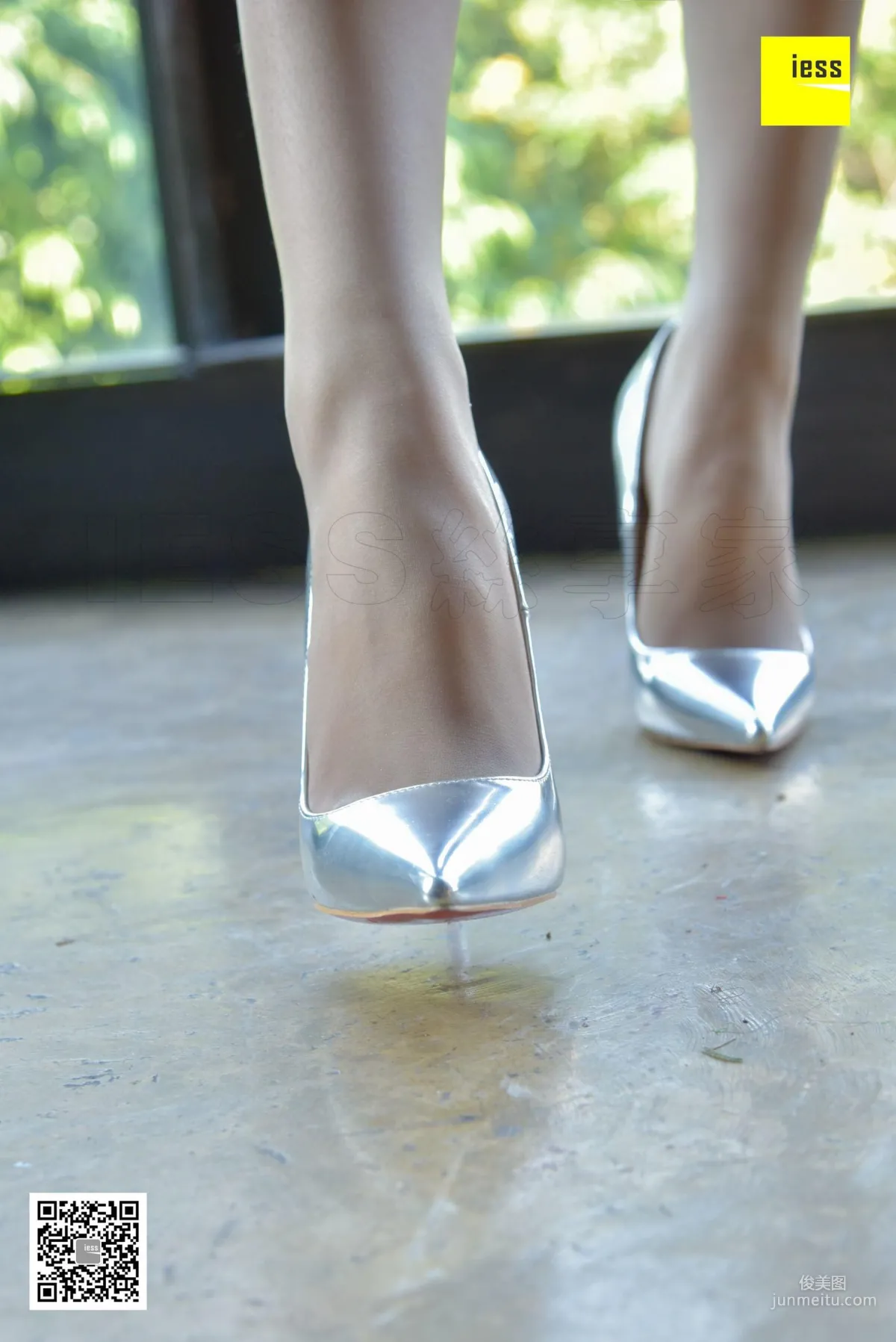 Si Xiang Jia 147 Lai Lai, Silver Ultra High Thin Heel and Nude Stockings [IESS] Photo Set photo 25