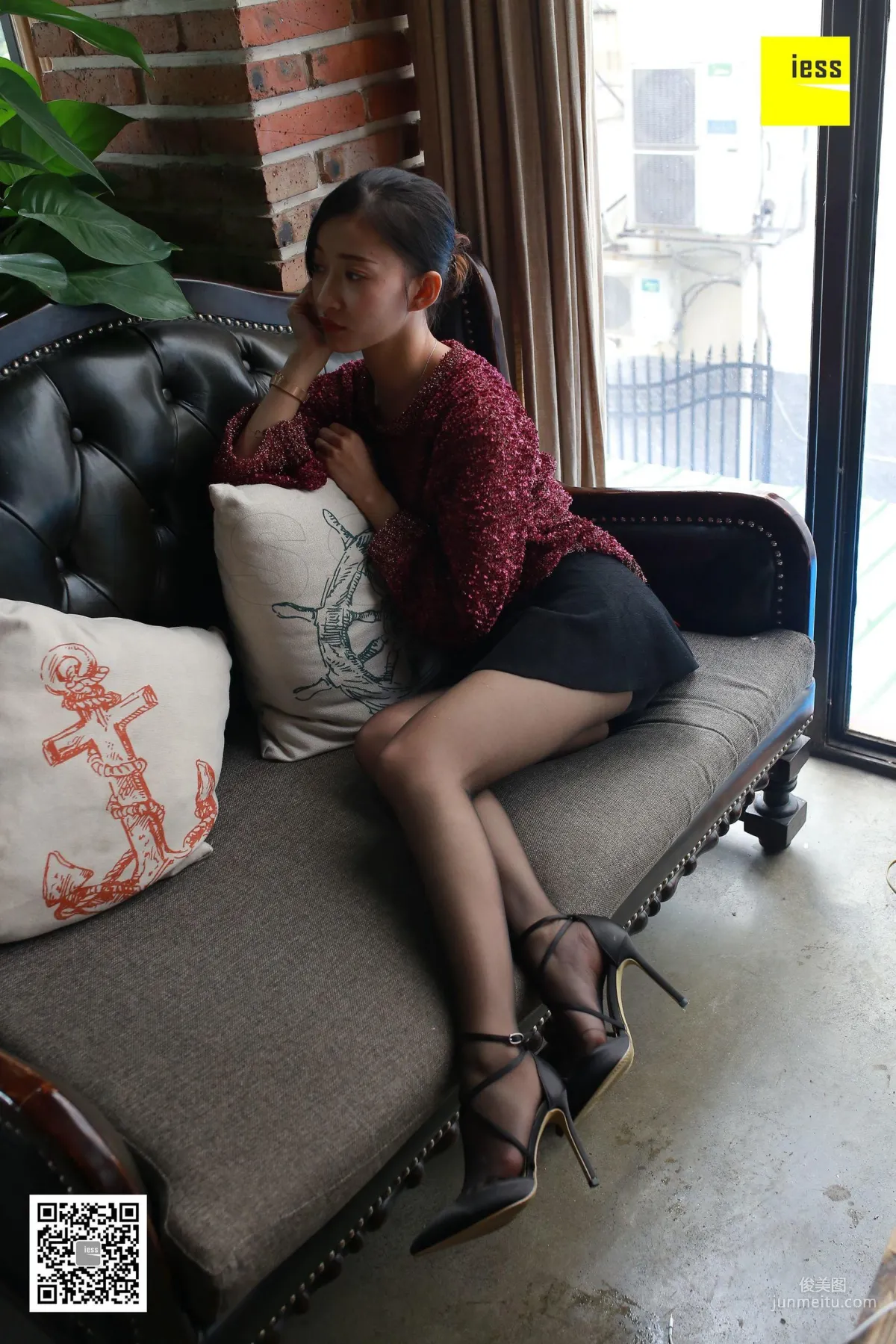 Si Xiang Jia 148 Qiuqiu, The Delectable Black Stockings [IESS] Photo Set photo 2