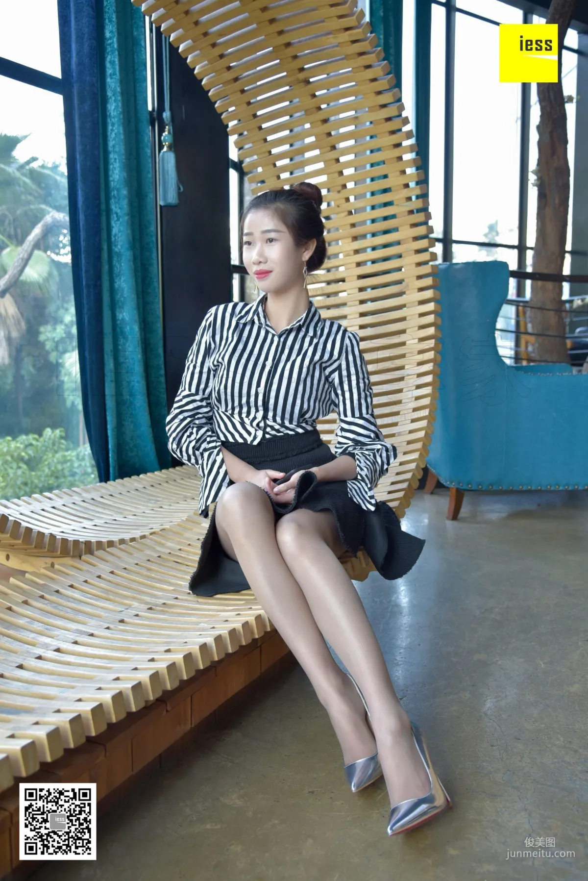 Si Xiang Jia 147 Lai Lai, Silver Ultra High Thin Heel and Nude Stockings [IESS] Photo Set photo 12
