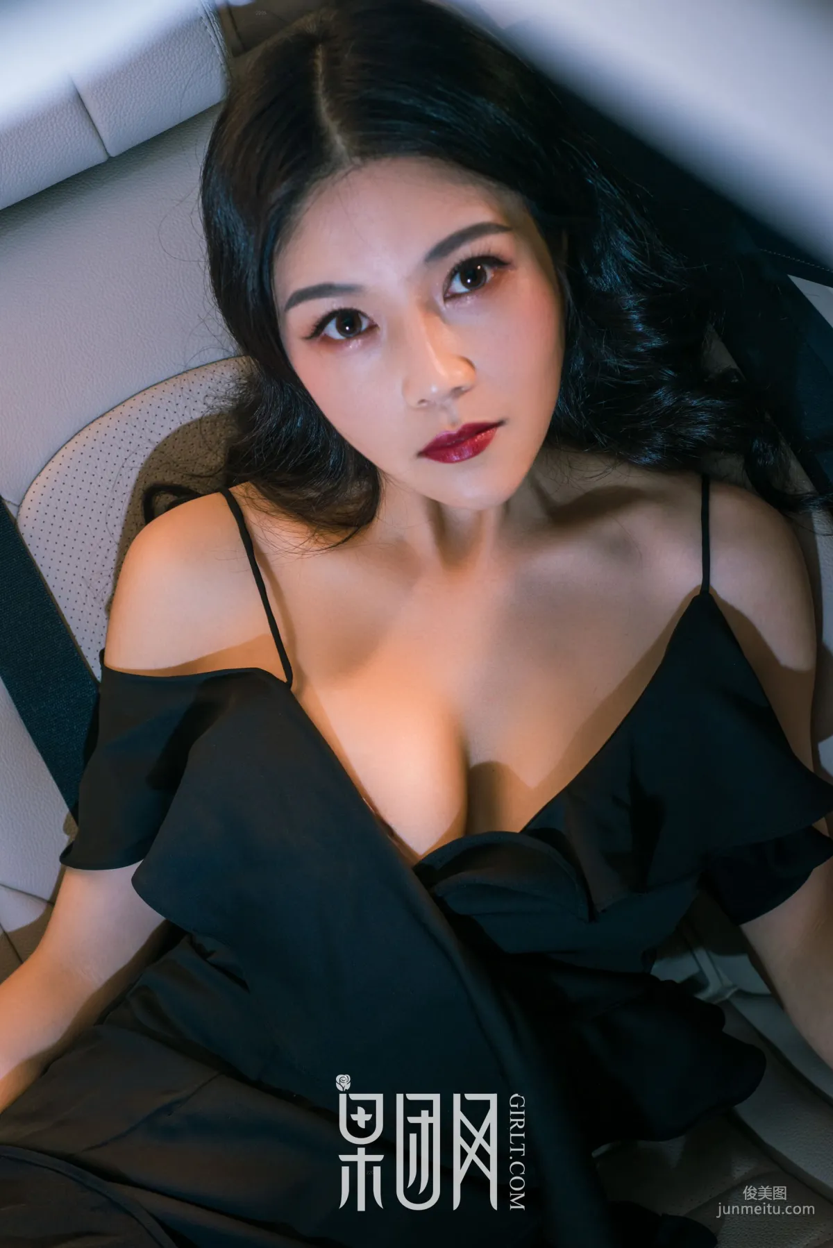 Wei Wei, Beauty vs Luxury Car, Which Do You Choose! [Girlt] No.107 Photo Set photo 28