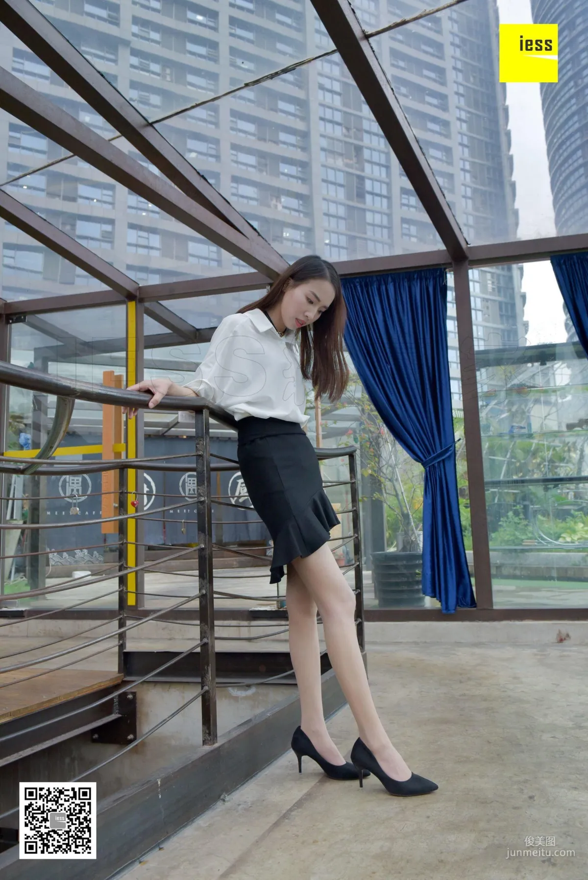 Si Xiang Jia 142 Yong Ying, Soft Girl Nude Stockings Slim Legs [IESS] Photo Set photo 6